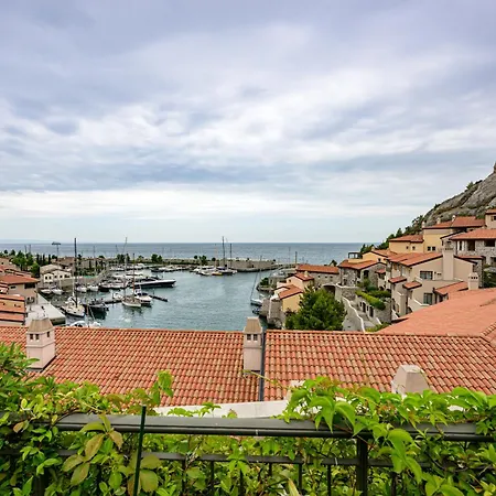 Apartment Portopiccolo With Garden And Included *